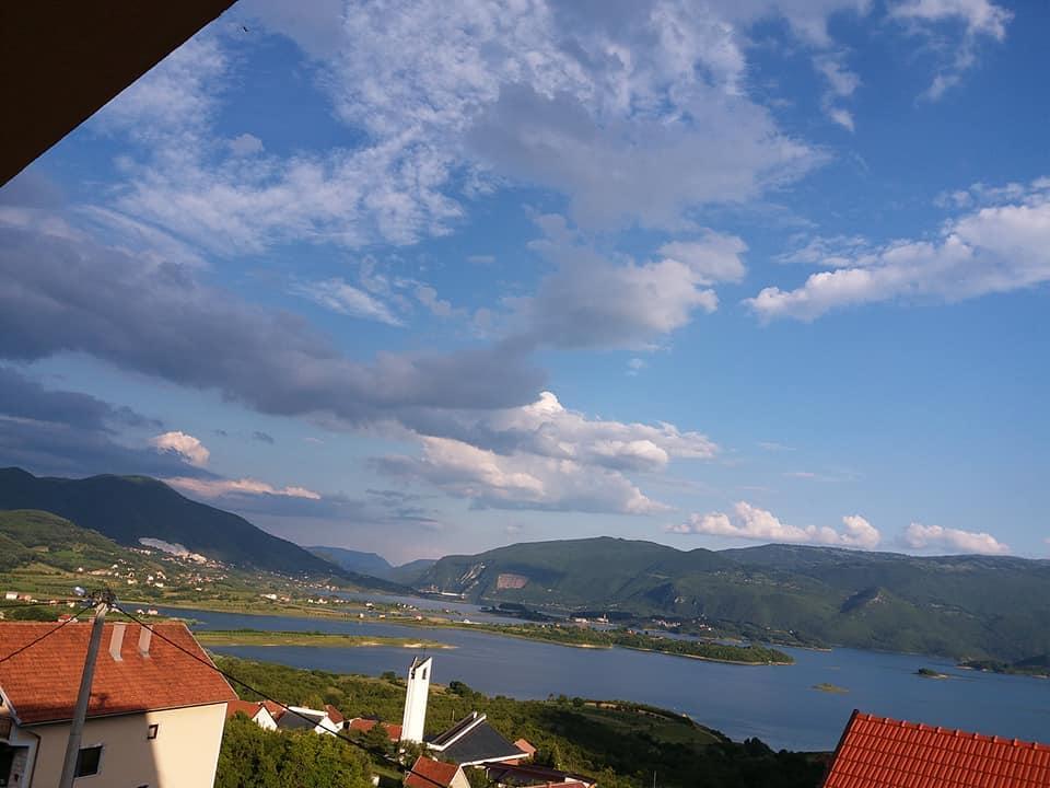 Kuca Za Odmor Sarcevic Lägenhet Prozor Exteriör bild