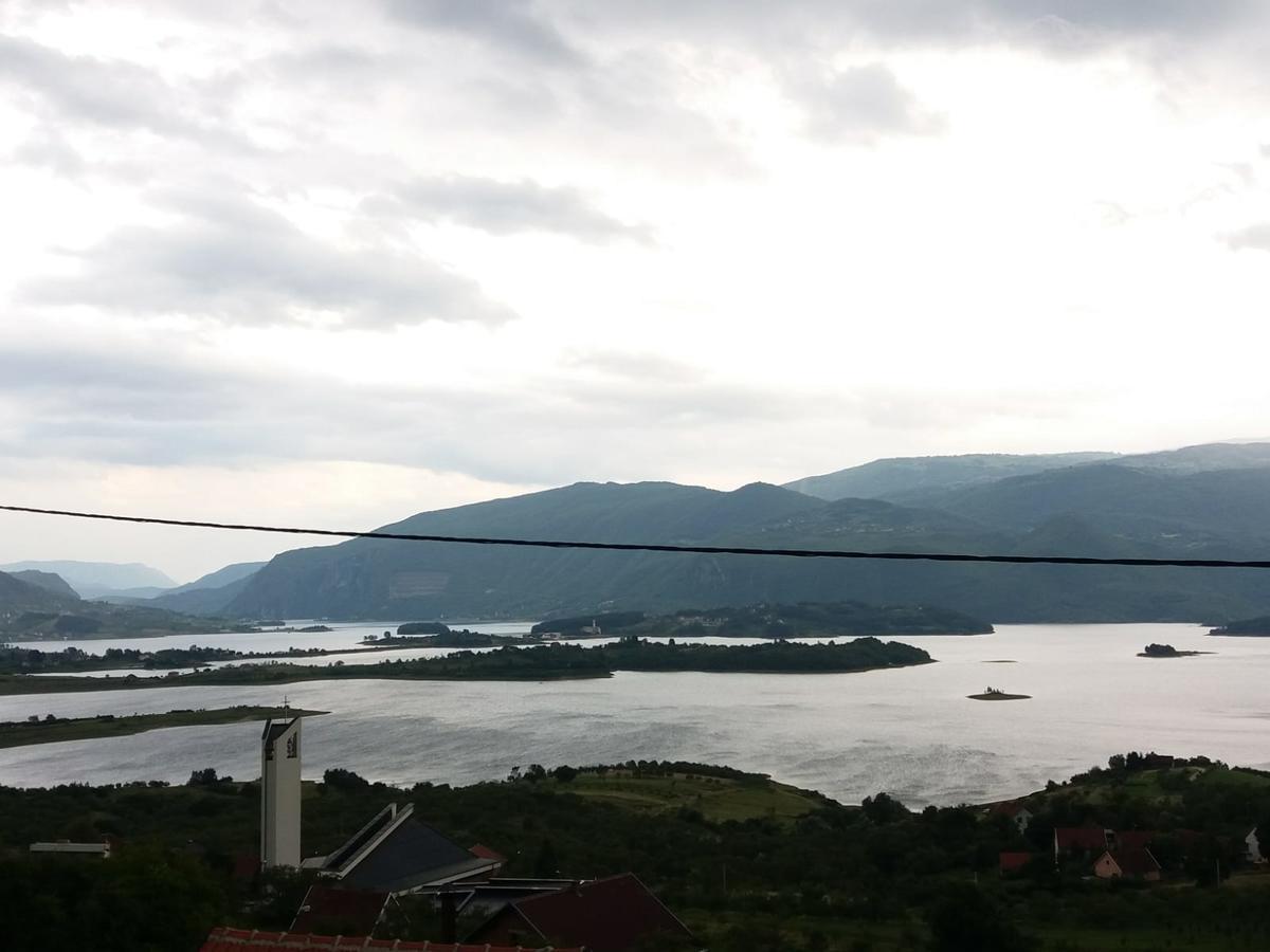 Kuca Za Odmor Sarcevic Lägenhet Prozor Exteriör bild